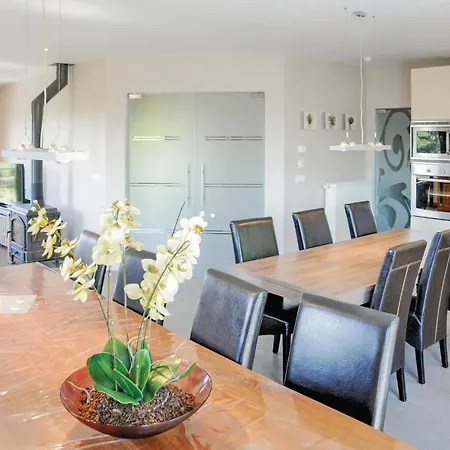 Five-bedroom Holiday In Сом-Лёз