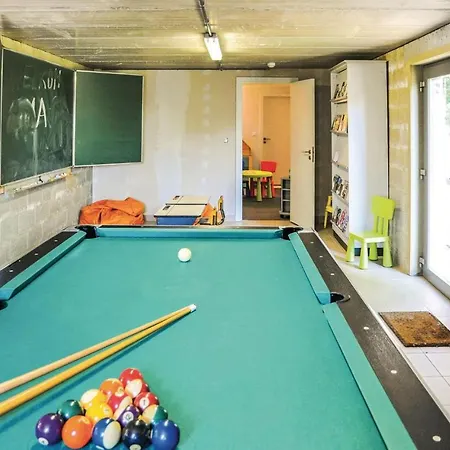Five-bedroom Holiday In * Сом-Лёз