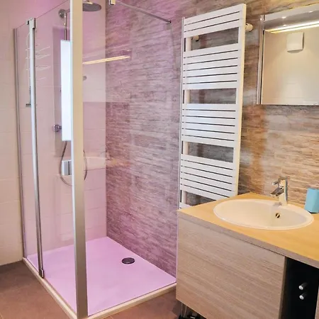 Дом отдыха Five-bedroom Holiday In Сом-Лёз